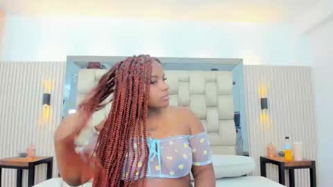 Snapshot of nahomye_taylor chatting on 10-22-25, 02:56 Nahomye online show from 10-22-25, 02:56