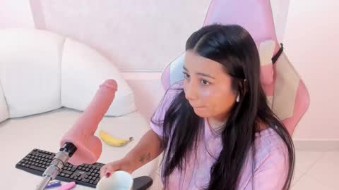 Nahomy Roberts online show from 03-12-26, 08:53