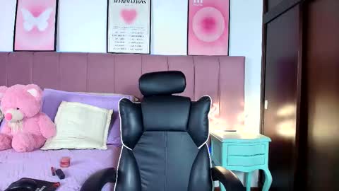 Naia online show from 02-12-26, 07:31