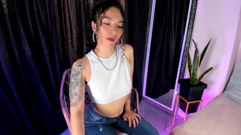 Snapshot of naia_xo chatting on 10-21-25, 09:15 Ana online show from 10-21-25, 09:15