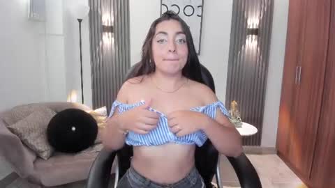 Snapshot of naiah_blue chatting on 06-12-26, 07:13 naiah_blue online show from 06-12-26, 07:13