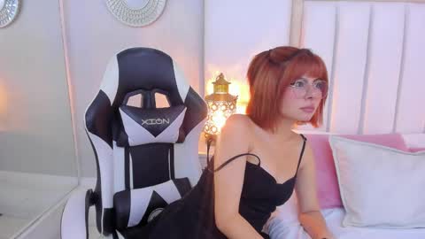 Snapshot of naiamendoza chatting on 04-11-26, 03:11 Naia online show from 04-11-26, 03:11