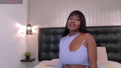 naiaramasson_ online show from 12-01-25, 12:10