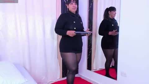 Snapshot of nailha1 chatting on 05-20-26, 11:05 Nailha online show from 05-20-26, 11:05