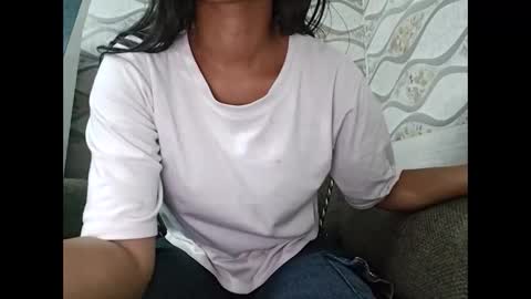 Naina online show from 10-25-25, 04:02