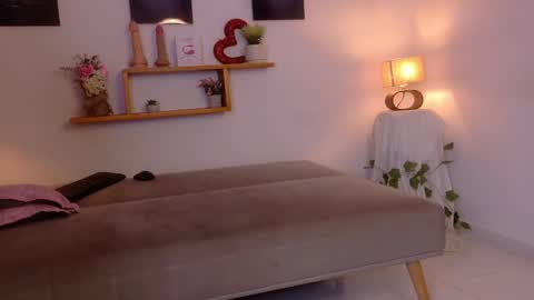 nairagold_ online show from 05-16-26, 12:18