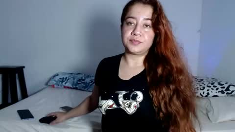 Natalia Flores online show from 05-06-26, 06:24