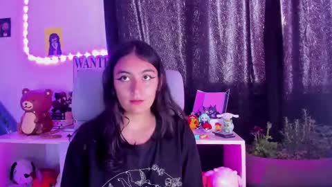 nami_white online show from 10-04-25, 06:06