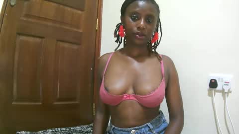 Snapshot of nana2095 chatting on 12-20-25, 04:30 nana2095 online show from 12-20-25, 04:30