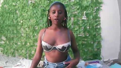 Snapshot of nana2095 chatting on 01-17-26, 12:32 nana2095 online show from 01-17-26, 12:32