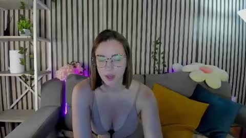 Nancy online show from 08-04-26, 09:23