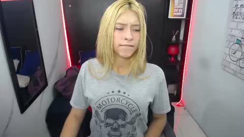 Snapshot of nancy_blonde chatting on 07-08-26, 11:26 nancy blonde online show from 07-08-26, 11:26