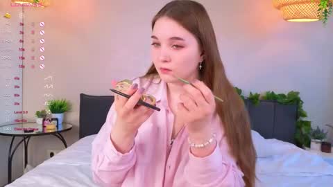 Luna online show from 09-09-25, 05:07