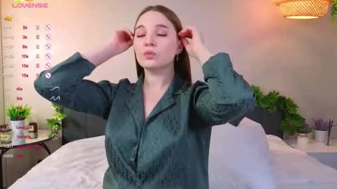 Luna online show from 10-12-25, 05:28