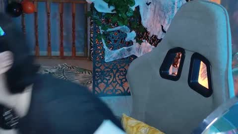 nancymartinez online show from 10-27-25, 05:11