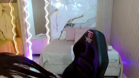 Snapshot of nanni_tay chatting on 06-10-26, 07:35 Nanni online show from 06-10-26, 07:35