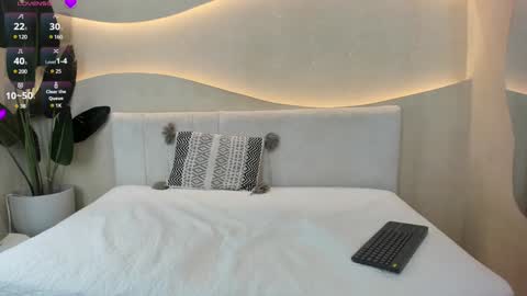 Naomi  online show from 12-22-24, 07:21