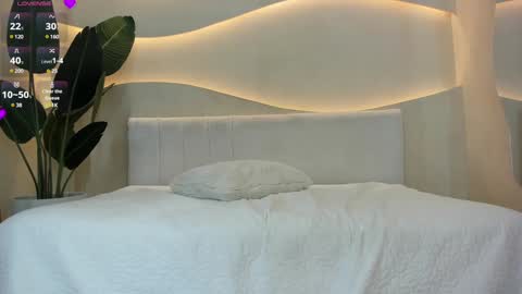 Naomi  online show from 01-06-25, 10:26