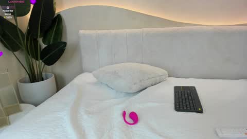 Naomi  online show from 01-09-25, 07:29