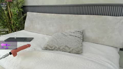 Naomi  online show from 01-15-25, 10:24