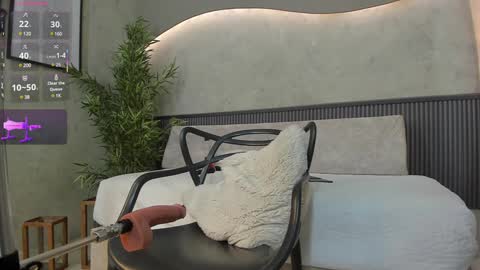 Naomi  online show from 01-31-25, 10:42