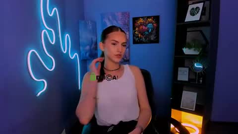 Snapshot of naomi_perl chatting on 06-11-26, 01:20 Naomi online show from 06-11-26, 01:20