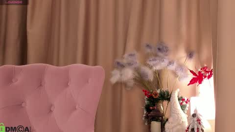 Naomi online show from 11-25-25, 01:38