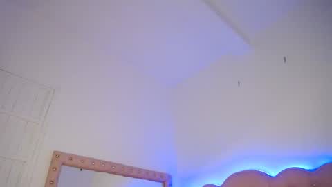 naomi_shayk online show from 04-16-26, 09:39