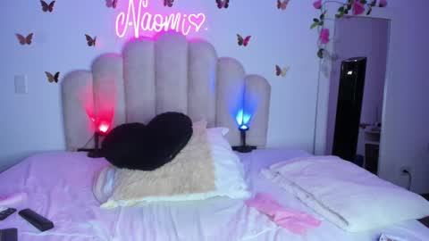 Snapshot of naomiasha_ chatting on 11-06-25, 01:17 online show from 11-06-25, 01:17