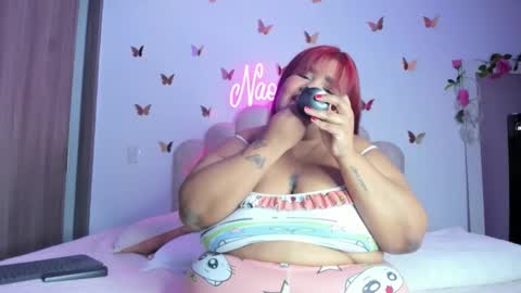 Snapshot of naomiasha_ chatting on 11-09-25, 11:25 online show from 11-09-25, 11:25