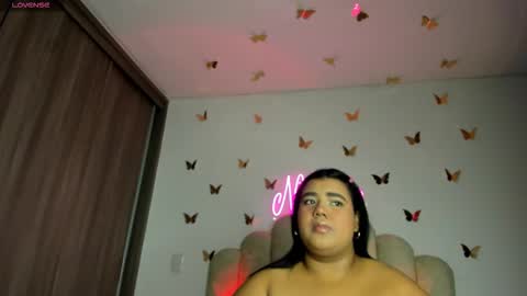 Snapshot of naomiasha_ chatting on 11-23-25, 11:15 online show from 11-23-25, 11:15