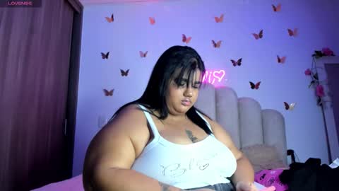 Snapshot of naomiasha_ chatting on 11-29-25, 12:46 online show from 11-29-25, 12:46