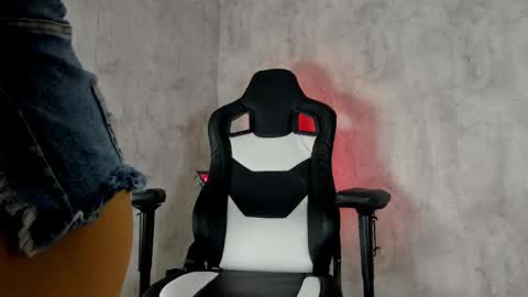 Heidy  online show from 04-26-26, 06:22