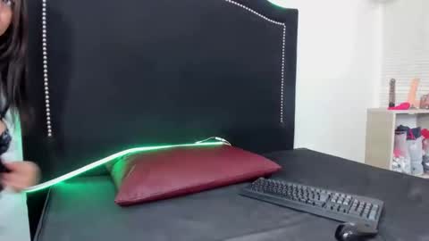 naomidirty_ online show from 04-28-26, 01:27