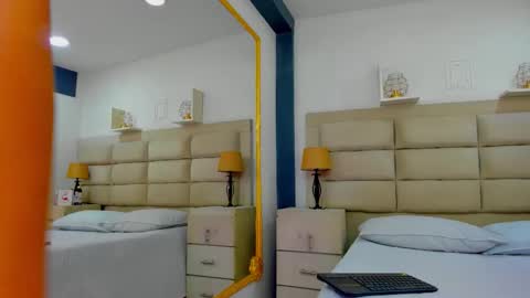 Naomi Frost online show from 11-11-25, 01:55