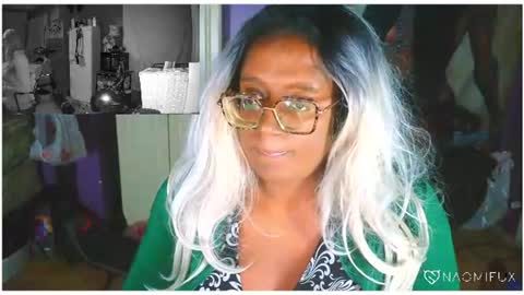Snapshot of naomifux chatting on 07-15-26, 06:29 Naomi online show from 07-15-26, 06:29