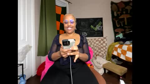Naomigiirl6 online show from 12-17-24, 02:44