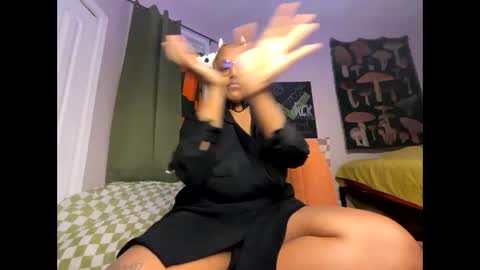 Naomigiirl6 online show from 01-02-25, 06:01
