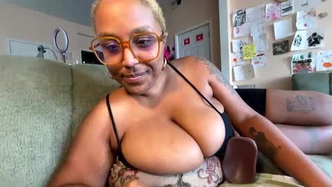 Naomigiirl6 online show from 02-07-25, 06:34