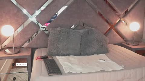 Snapshot of naomigray__ chatting on 07-28-26, 06:42 Naomi-Gray online show from 07-28-26, 06:42