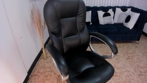 Naomi Campbell online show from 12-27-24, 04:10