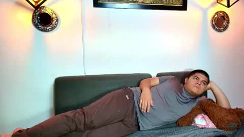 Naomi Campbel online show from 01-06-26, 08:45