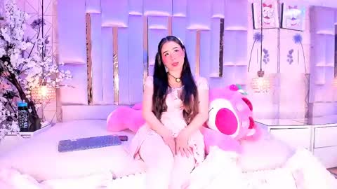 Snapshot of naomii_star chatting on 05-27-26, 05:48 online show from 05-27-26, 05:48