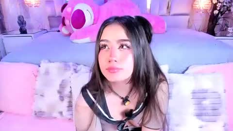 Snapshot of naomii_star chatting on 06-17-26, 05:43 online show from 06-17-26, 05:43