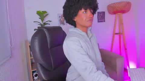 Snapshot of naomisaenz_ chatting on 06-30-26, 02:51 N A O M I online show from 06-30-26, 02:51