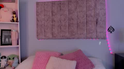 Laura  online show from 02-01-26, 01:37