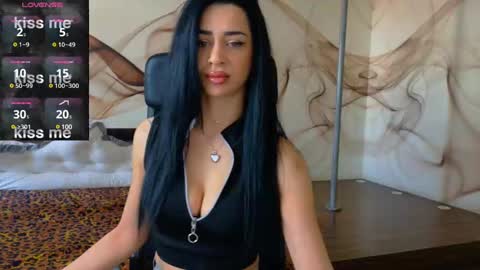 Snapshot of naomiscarlett chatting on 03-10-25, 08:04 NaomiScarlett online show from 03-10-25, 08:04