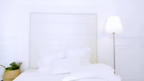 Naomi online show from 04-26-26, 01:47