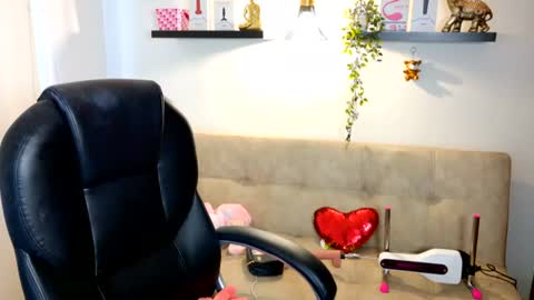 naomy online show from 07-27-26, 09:33