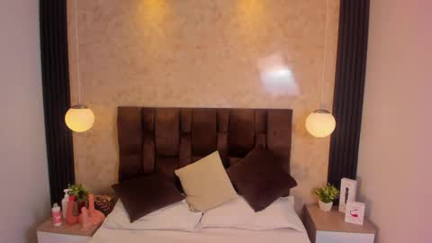 Naomy Smith online show from 11-30-25, 07:07